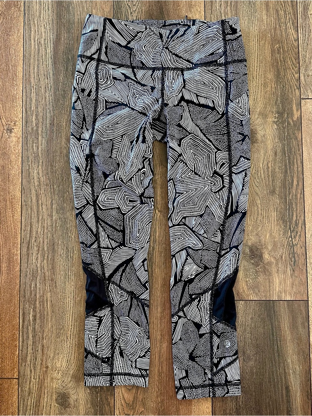 Lululemon Black & White Patterned Athletic Leggings